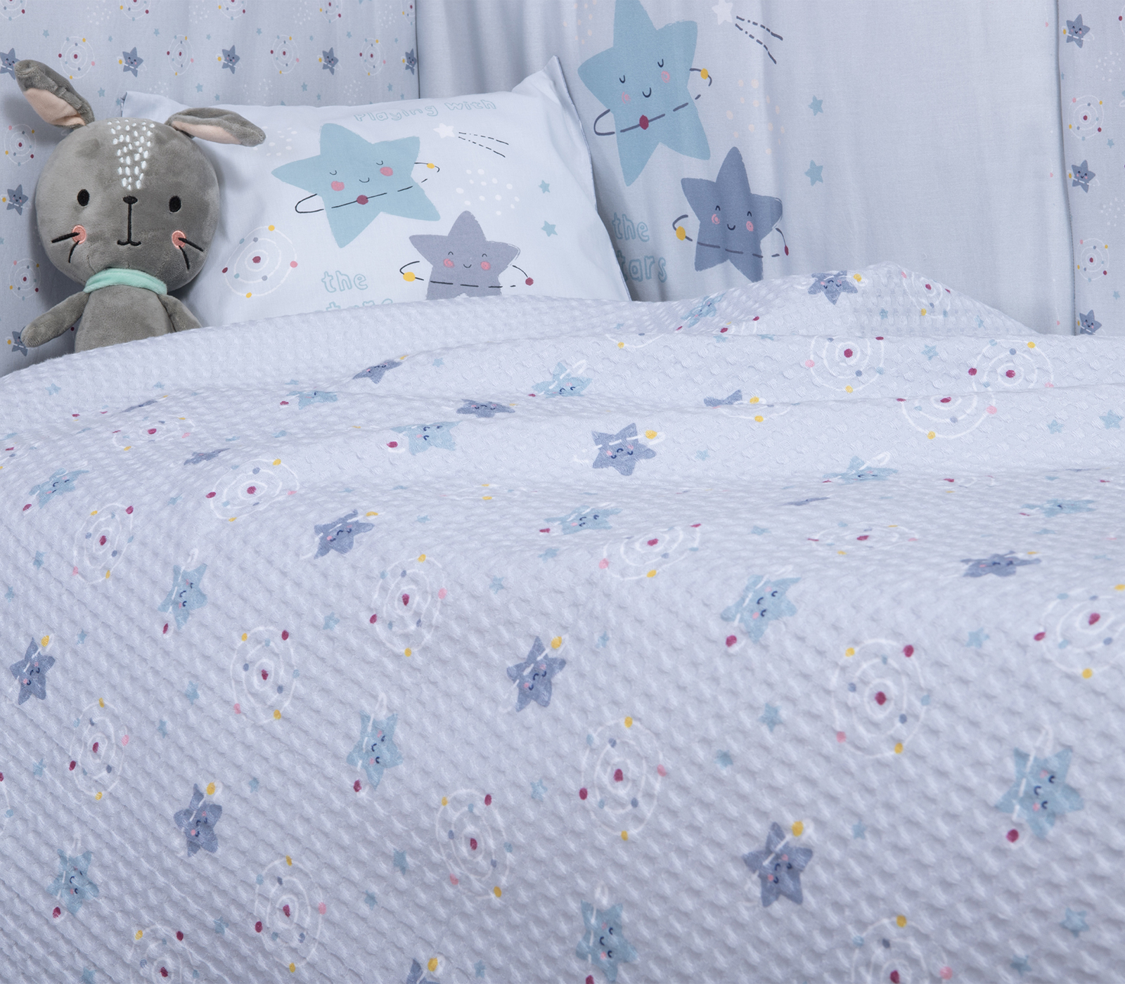 ΒΡΕΦΙΚΗ ΚΟΥΒΕΡΤΑ ΠΙΚΕ AΓΚΑΛΙΑΣ EXPLORE THE UNIVERSE 80X110 NEF-NEF HOMEWARE L.BLUE - Image 3