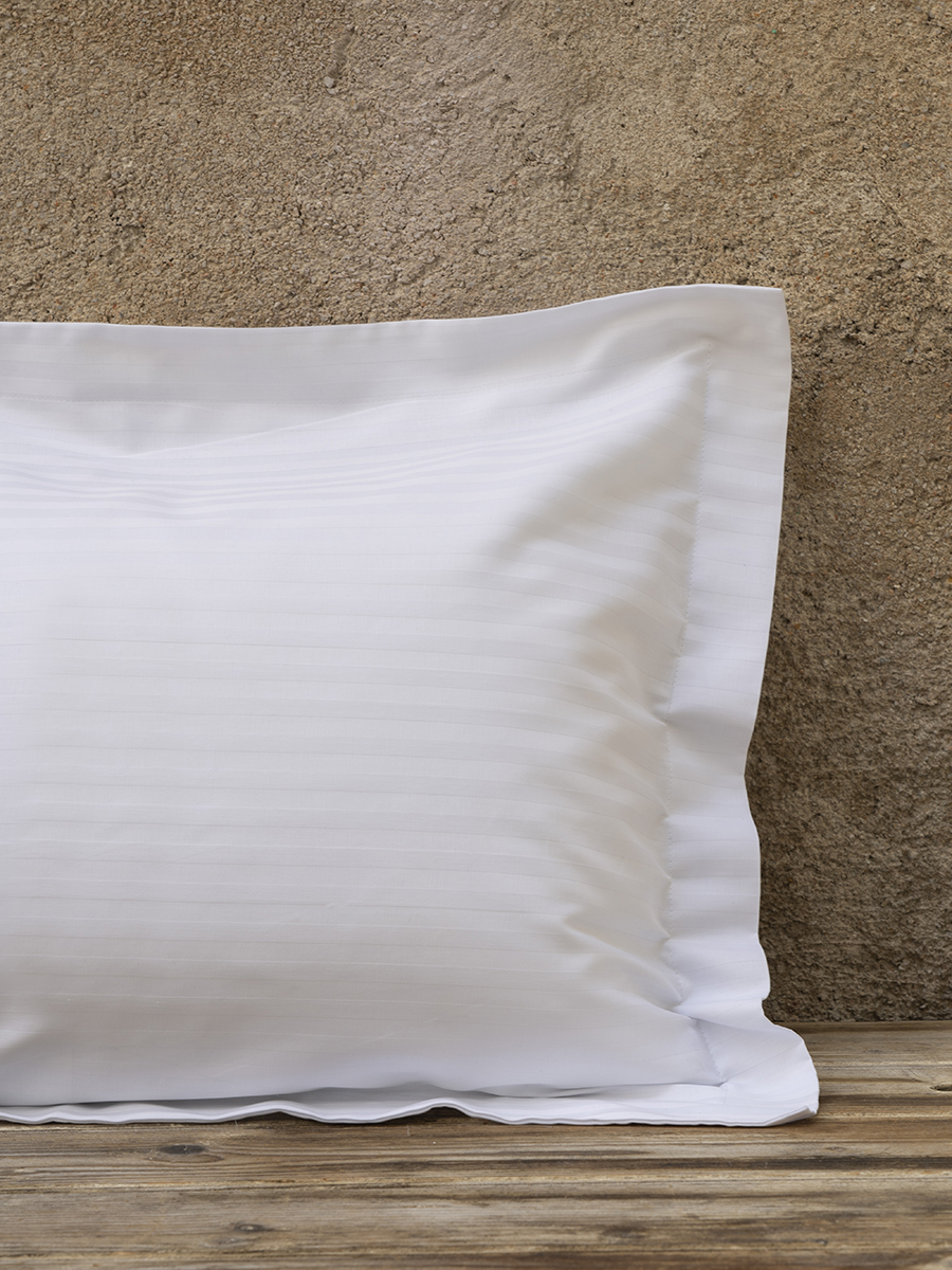 Nima Hotelling Μαξιλαροθήκη 52x73 Oxford 4 πλευρές - 250 Κλωστές Περκάλι - 80% Βαμβάκι Πενιέ / 20% Πολυέστερ Λευκό